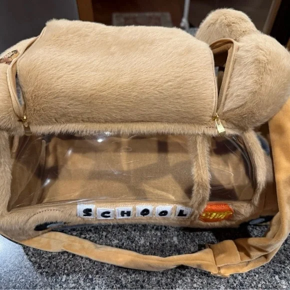 NEW - Bus-Shaped Crossbody Bag for Labubus - Picture 9 of 11